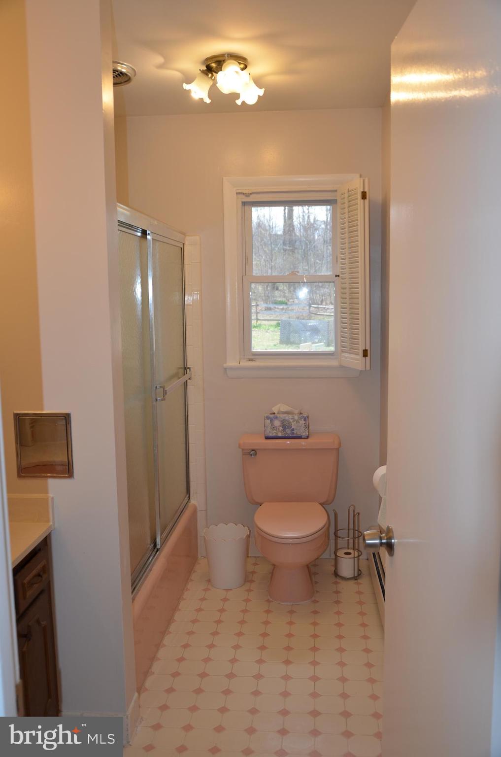 15930 Woods Center Road Silver Spring, MD 20906 - Photo 15 of 33 Hall bathroom