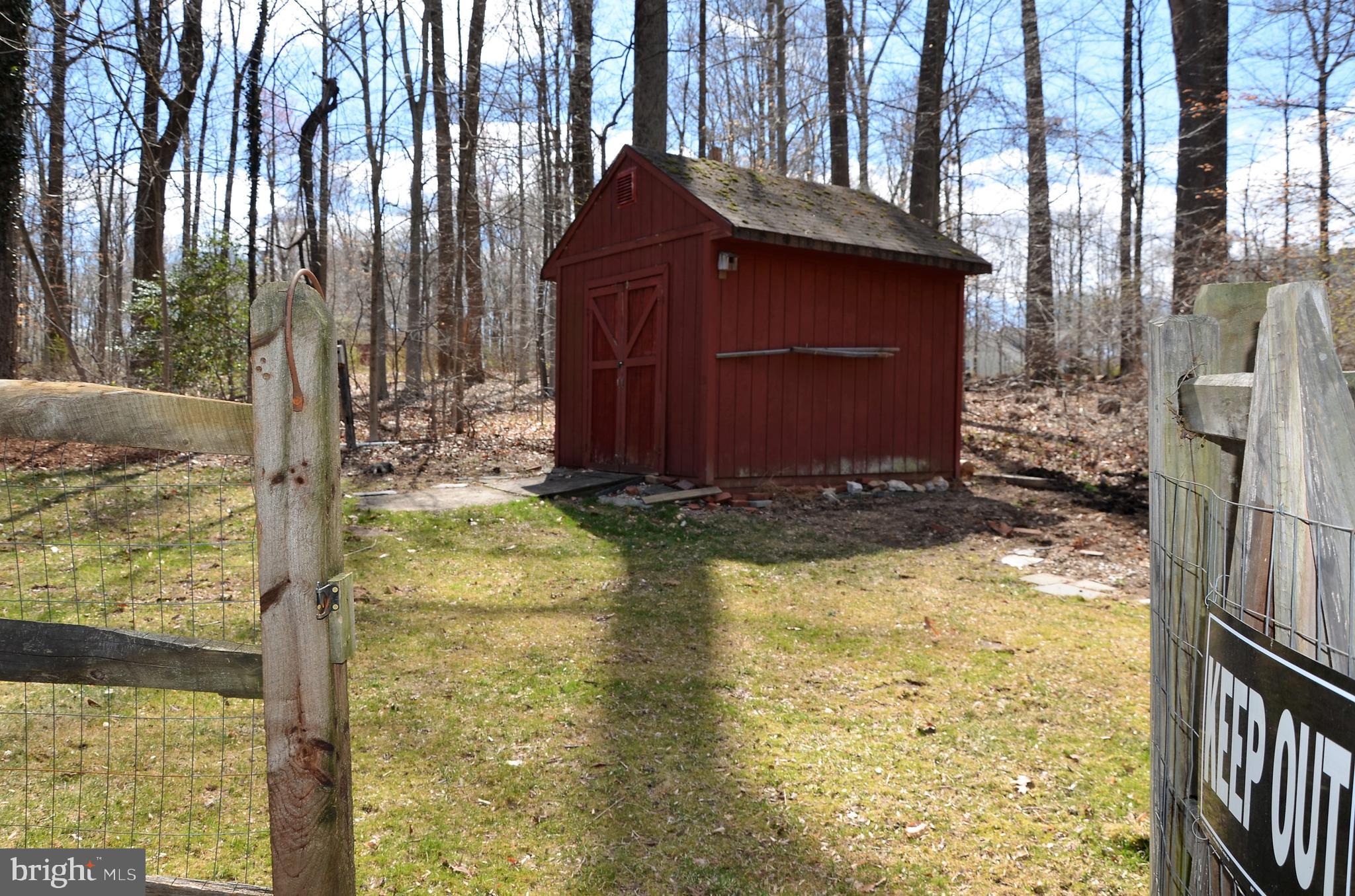15930 Woods Center Road Silver Spring, MD 20906 - Photo 28 of 33 Shed out back