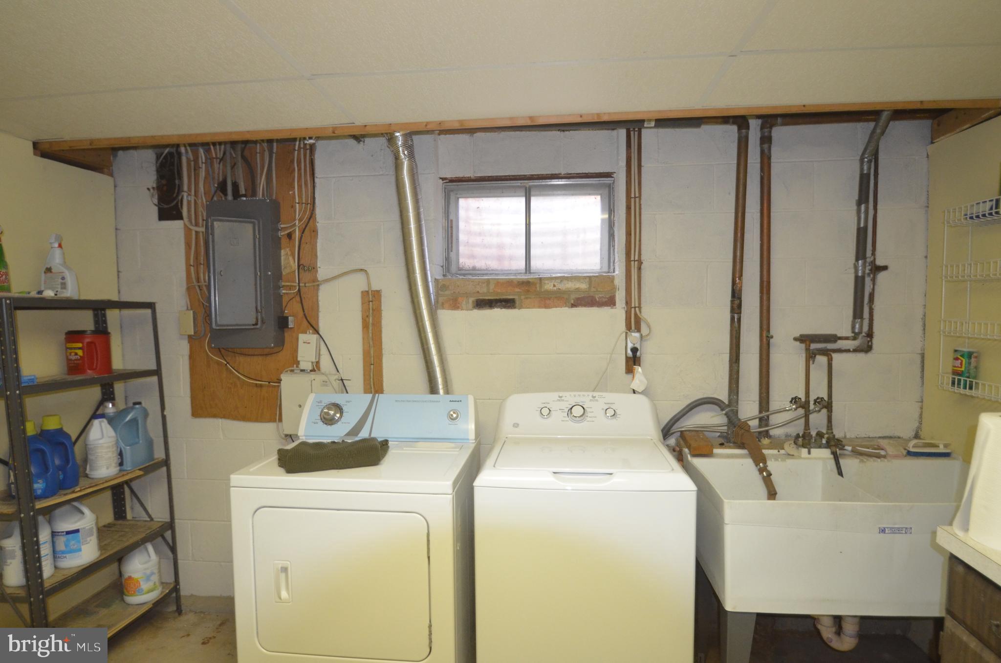 15930 Woods Center Road Silver Spring, MD 20906 - Photo 31 of 33 Separate laundrey room