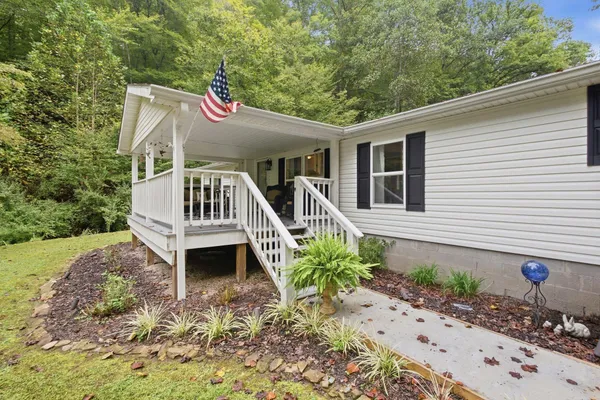 $325,000 | 5564 Right Fork Of Maces Creek Road, Viper, KY 41774