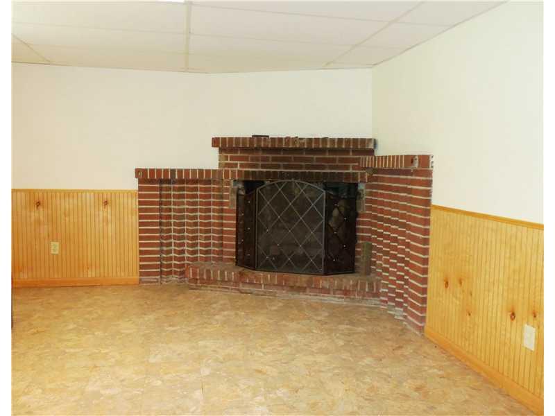 527 Old Hickory Ridge Road Washington, PA 15301 - Photo 13 of 21 Family Room.