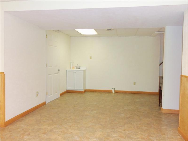 527 Old Hickory Ridge Road Washington, PA 15301 - Photo 14 of 21 Family Room.
