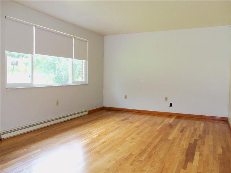 527 Old Hickory Ridge Road Washington, PA 15301 - Photo 4 of 21 Living Room.