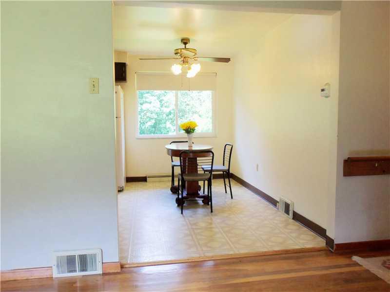 527 Old Hickory Ridge Road Washington, PA 15301 - Photo 5 of 21 Living Room.
