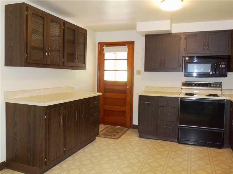 527 Old Hickory Ridge Road Washington, PA 15301 - Photo 7 of 21 Kitchen.