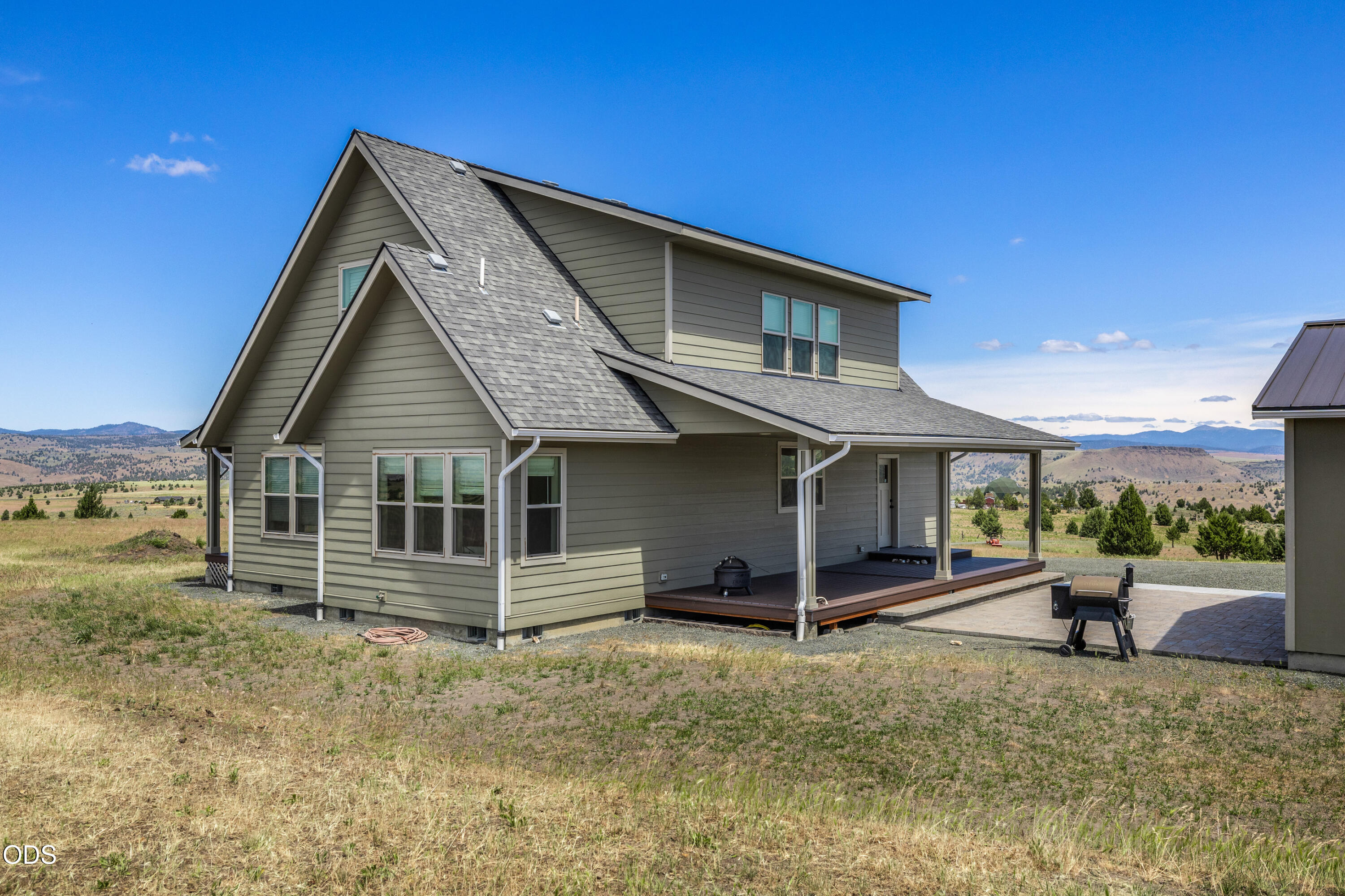 26216 West Bench Road John Day, OR 97845 - Photo 39 of 53 a front view of a house with a yard