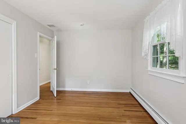 a view of yard with trees