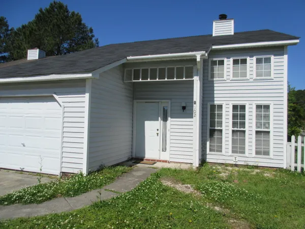 $1,200 | 102 Persimmon Court, Jacksonville, NC 28546