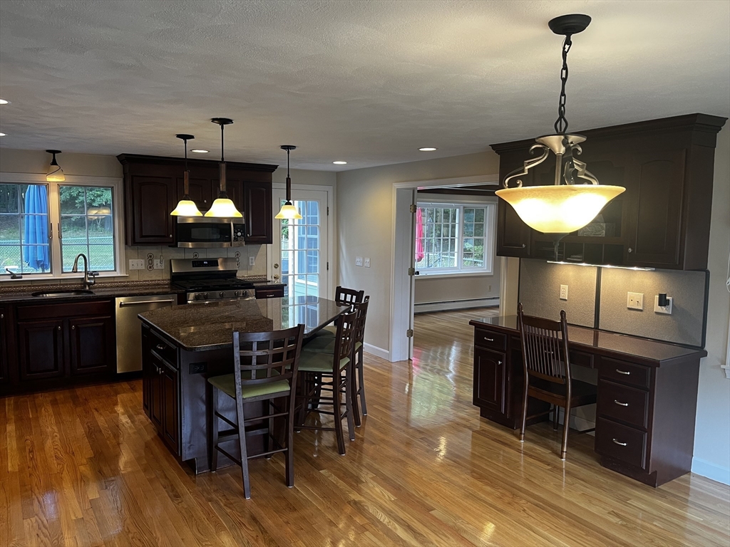 24 Pontiac Road Walpole, MA 02081 - Photo 3 of 25