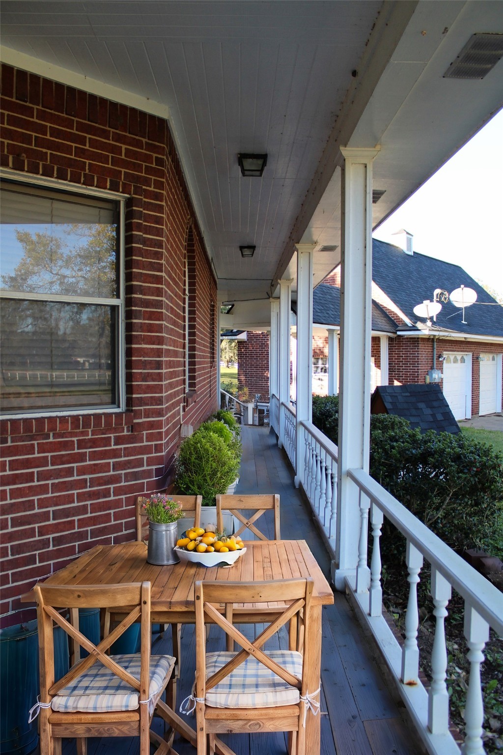 7850 County Road 684 Sweeny, TX 77480 - Photo 10 of 10 a view of balcony with furniture and garden