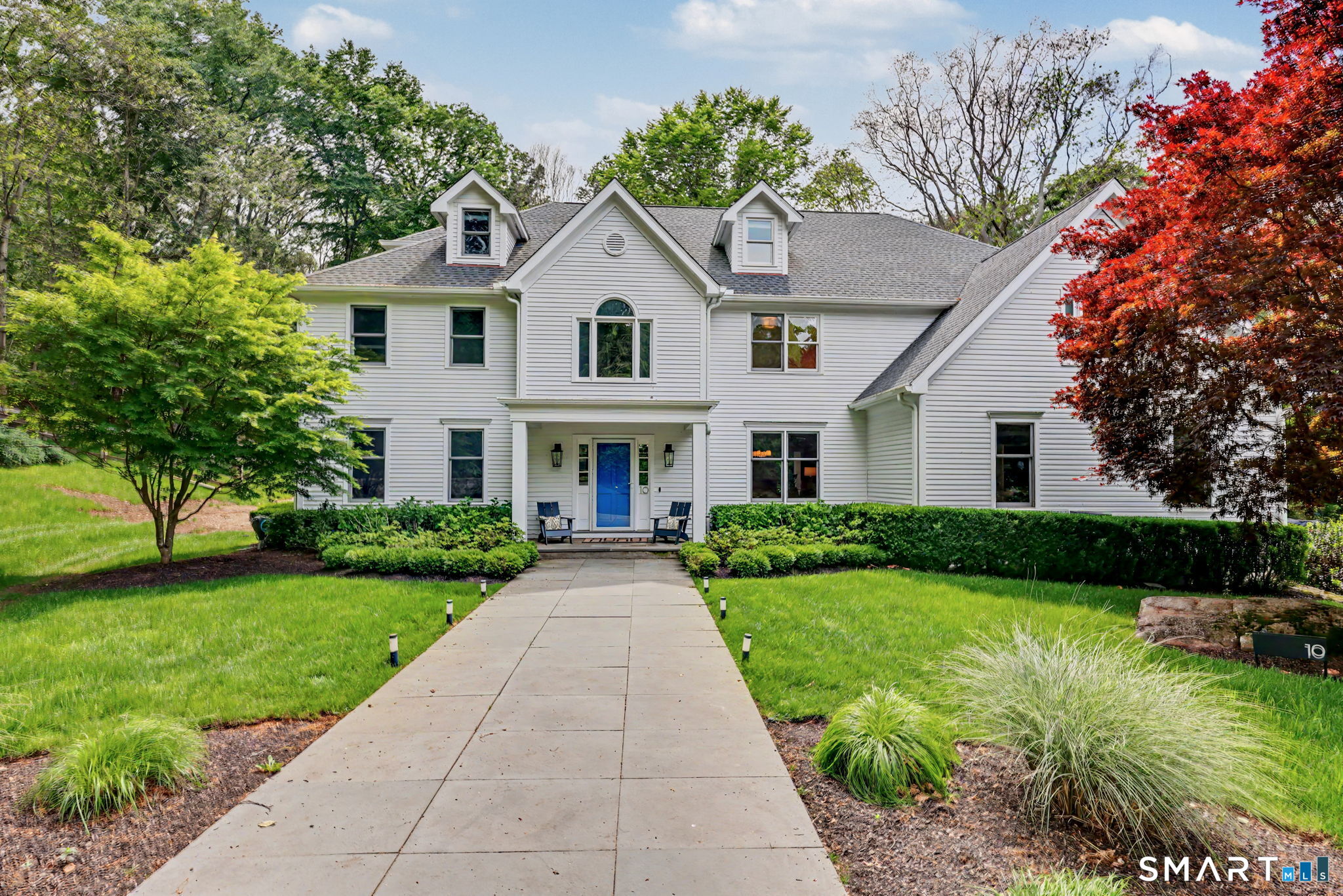 10 Side Hill Road Westport, CT 06880 - Photo 1 of 40 a front view of a house with garden