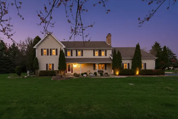 $550,000 | 24 Burning Bush Trail, Crystal Lake, IL 60012