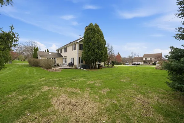 $550,000 | 24 Burning Bush Trail, Crystal Lake, IL 60012
