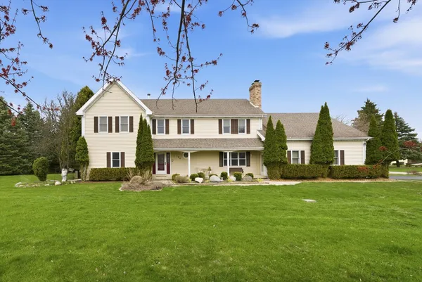 $550,000 | 24 Burning Bush Trail, Crystal Lake, IL 60012