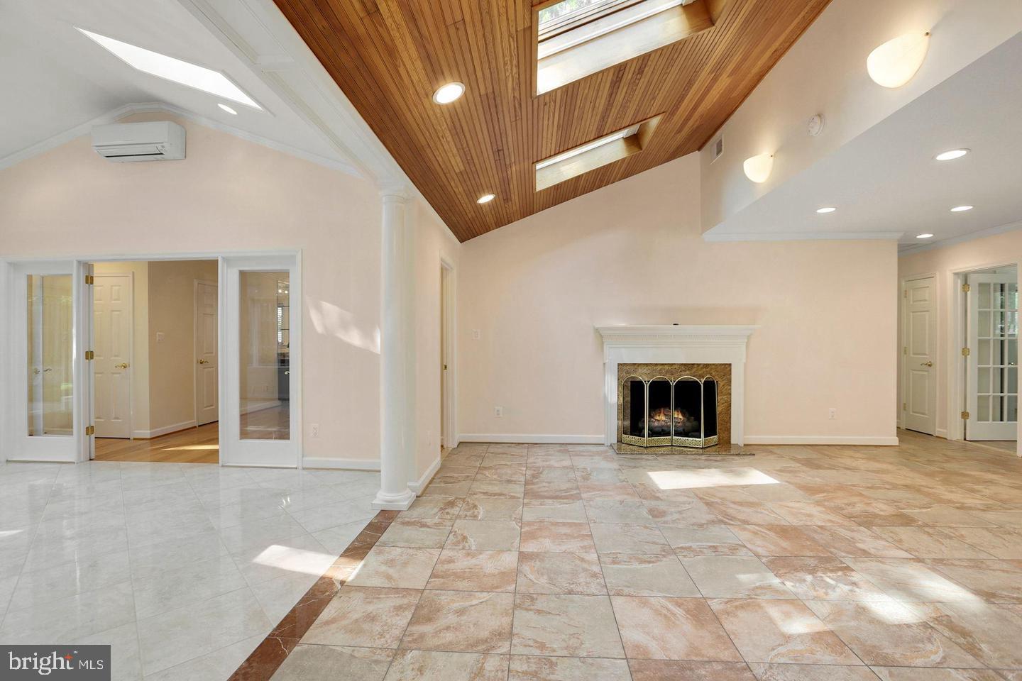 5934 Anniston Road Bethesda, MD 20817 - Photo 9 of 25 Skylit Living Room