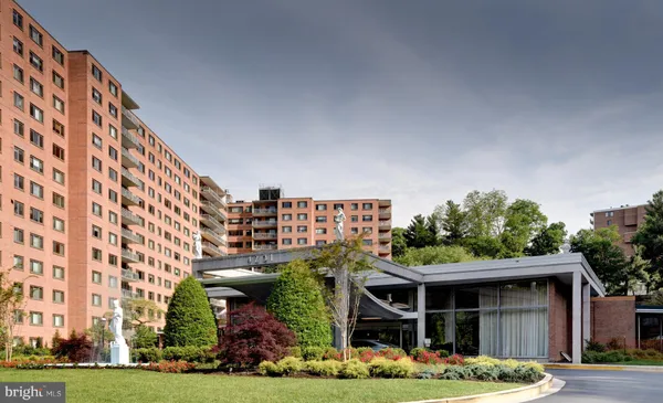a view of a multi story building