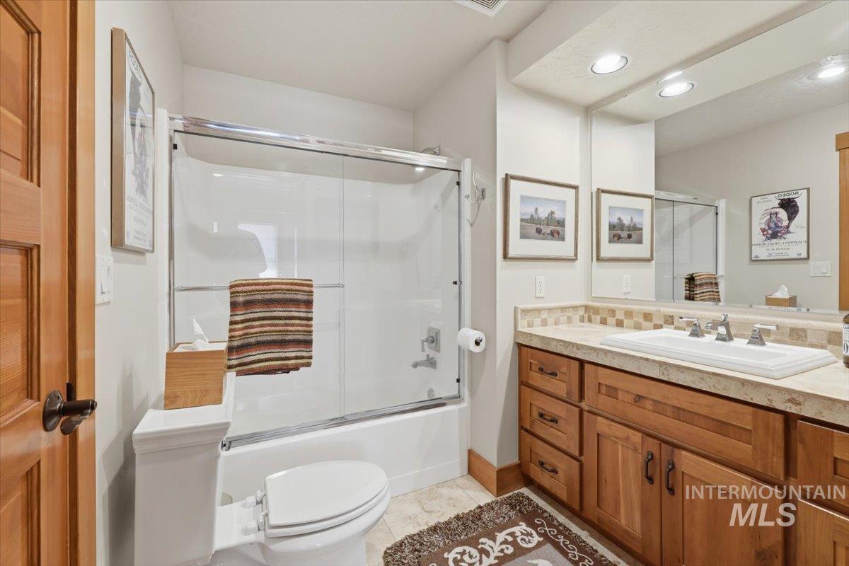 20337 Maggard Lane Caldwell, ID 83607 - Photo 27 of 50 This bedroom has a nice size walk-in closet.
