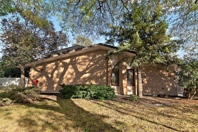 $550,000 | 9317 Kolmar Avenue, Oak Lawn, IL 60453