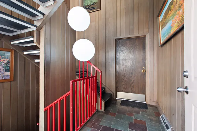 $550,000 | 9317 Kolmar Avenue, Oak Lawn, IL 60453