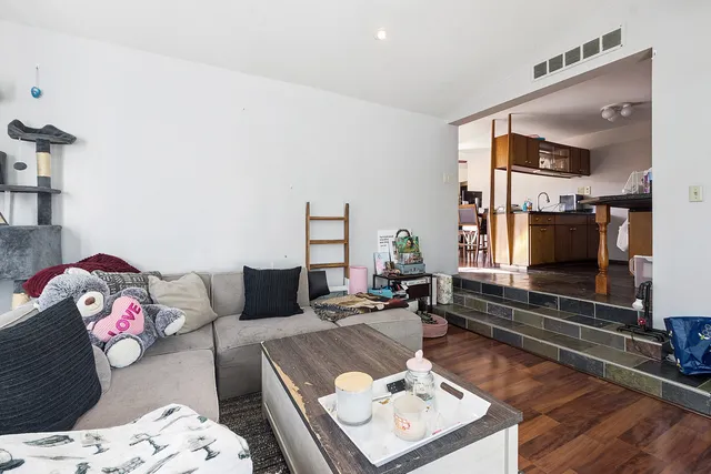 $550,000 | 9317 Kolmar Avenue, Oak Lawn, IL 60453