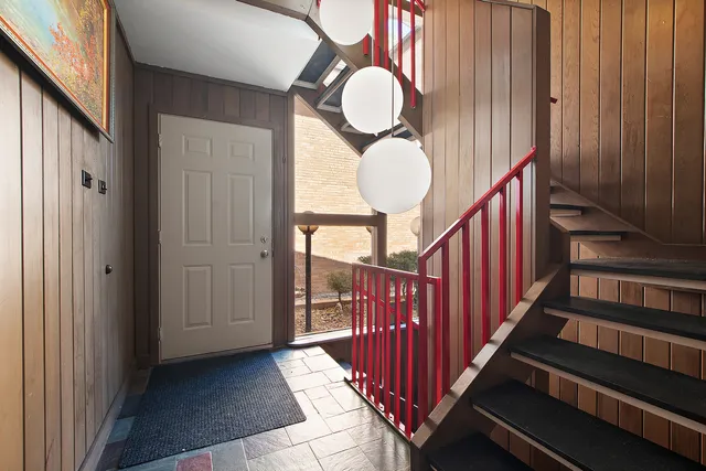 $550,000 | 9317 Kolmar Avenue, Oak Lawn, IL 60453