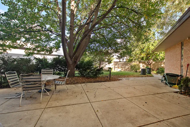 $550,000 | 9317 Kolmar Avenue, Oak Lawn, IL 60453