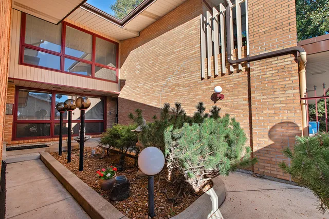 $550,000 | 9317 Kolmar Avenue, Oak Lawn, IL 60453