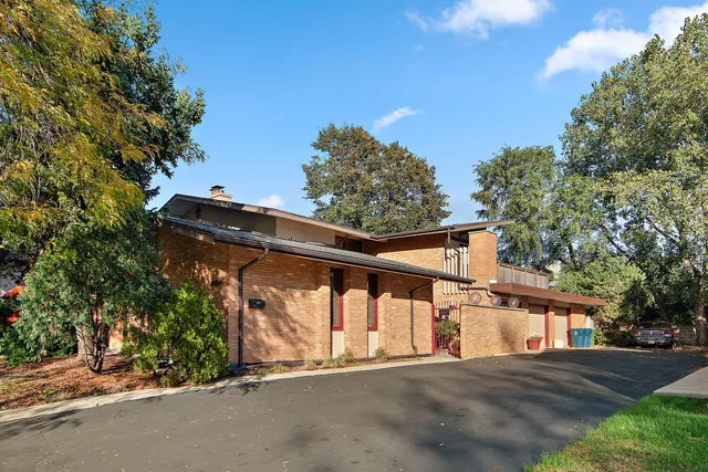 $550,000 | 9317 Kolmar Avenue, Oak Lawn, IL 60453