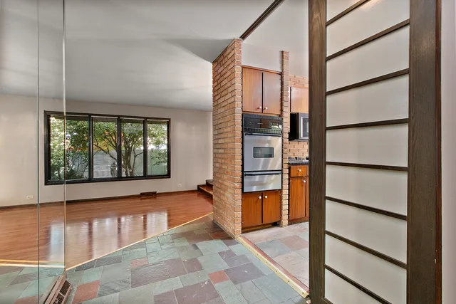 $550,000 | 9317 Kolmar Avenue, Oak Lawn, IL 60453