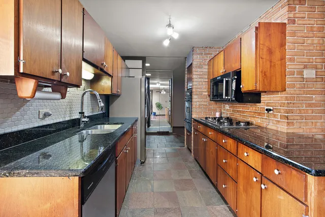 $550,000 | 9317 Kolmar Avenue, Oak Lawn, IL 60453