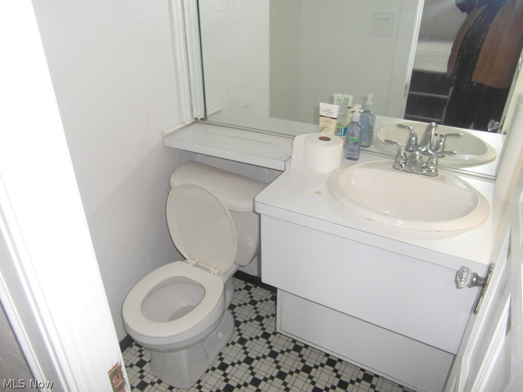 1222 Castleton Road Cleveland, OH 44121 - Photo 28 of 32 1/2 bathroom