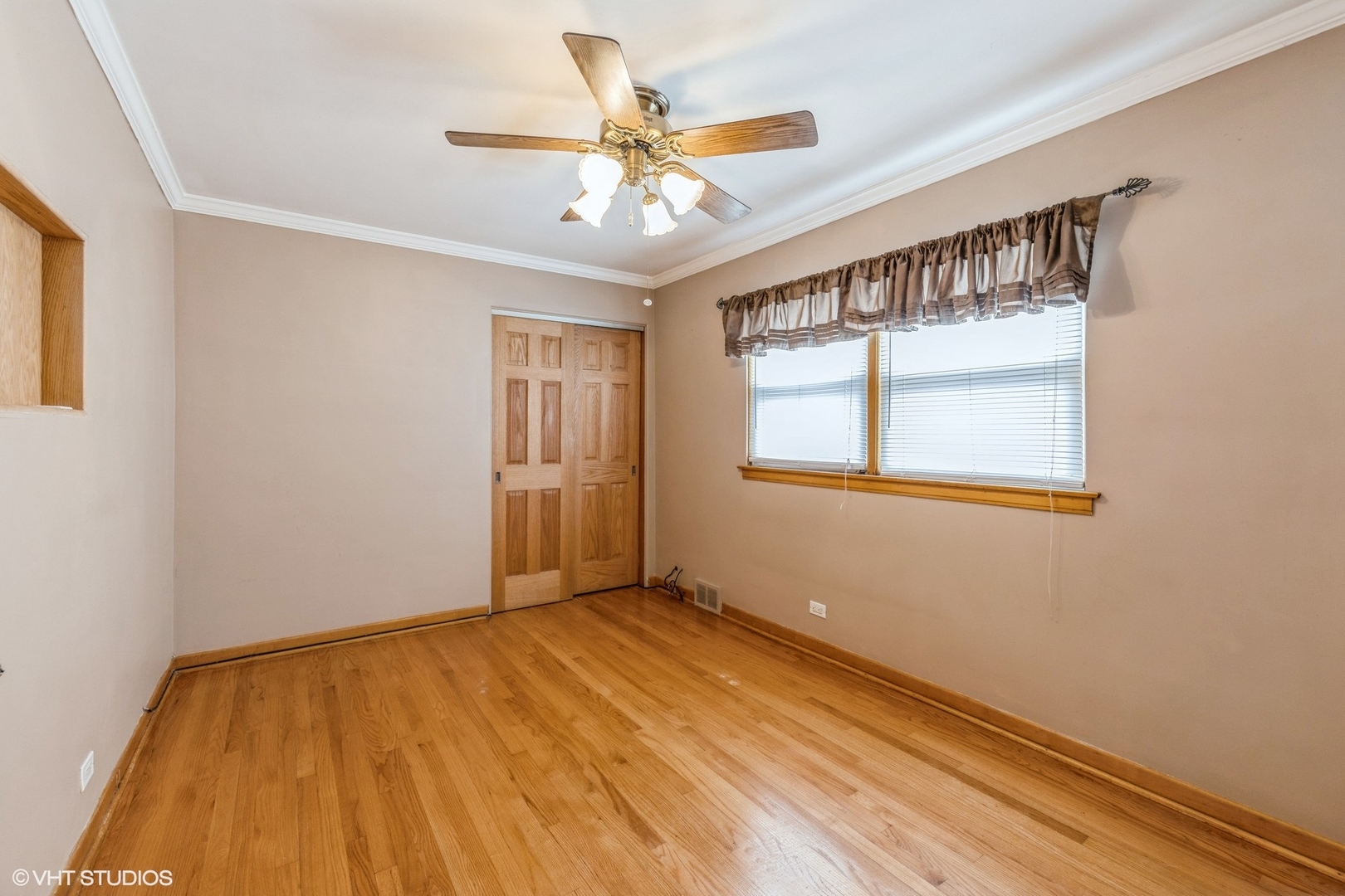 2426 Lathrop Avenue North Riverside, IL 60546 - Photo 5 of 12 a view of an empty room with a window