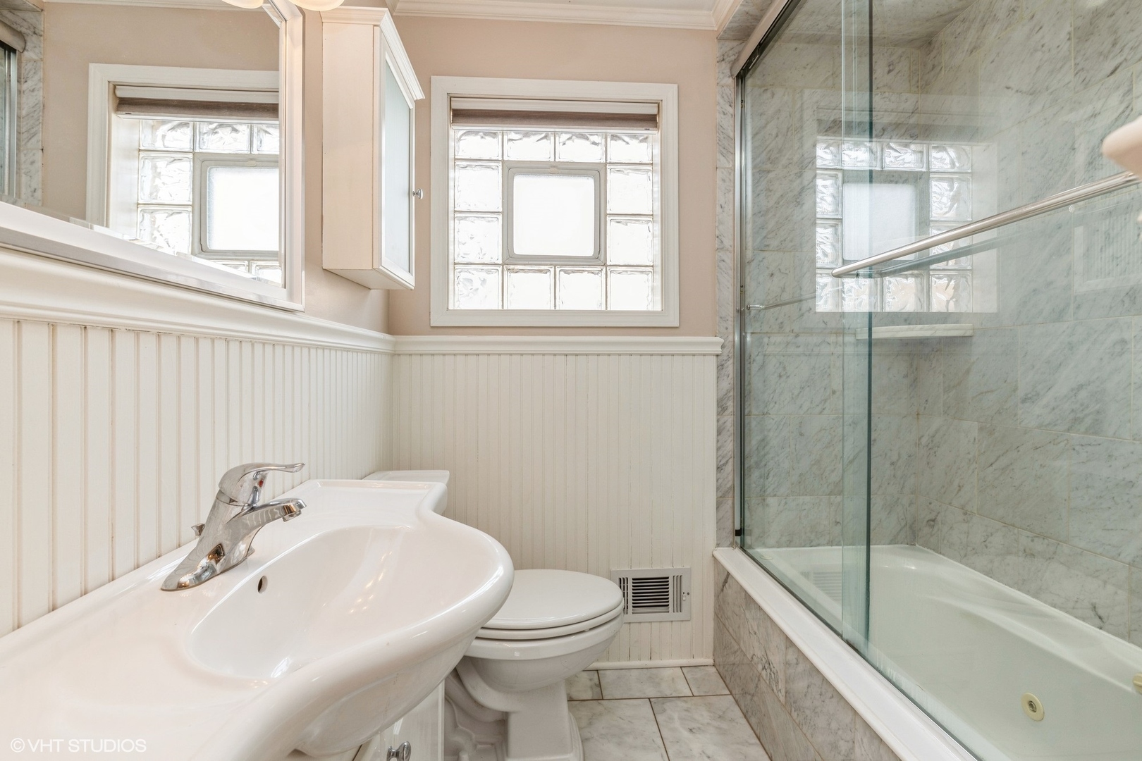 2426 Lathrop Avenue North Riverside, IL 60546 - Photo 7 of 12 a bathroom with a sink toilet and bathtub