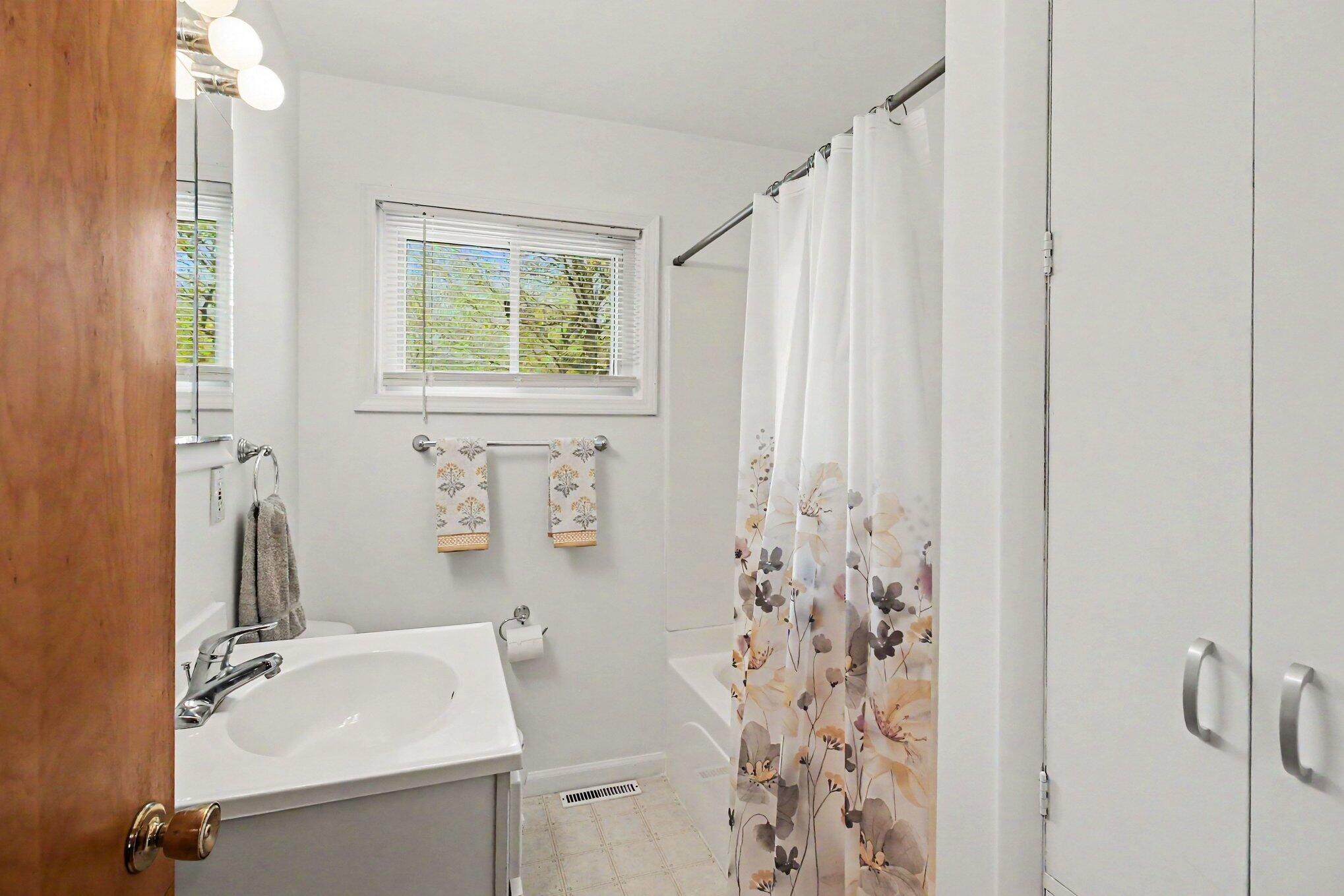 2730 Bullard Road Hartland, MI 48353 - Photo 17 of 29 017_file_5720