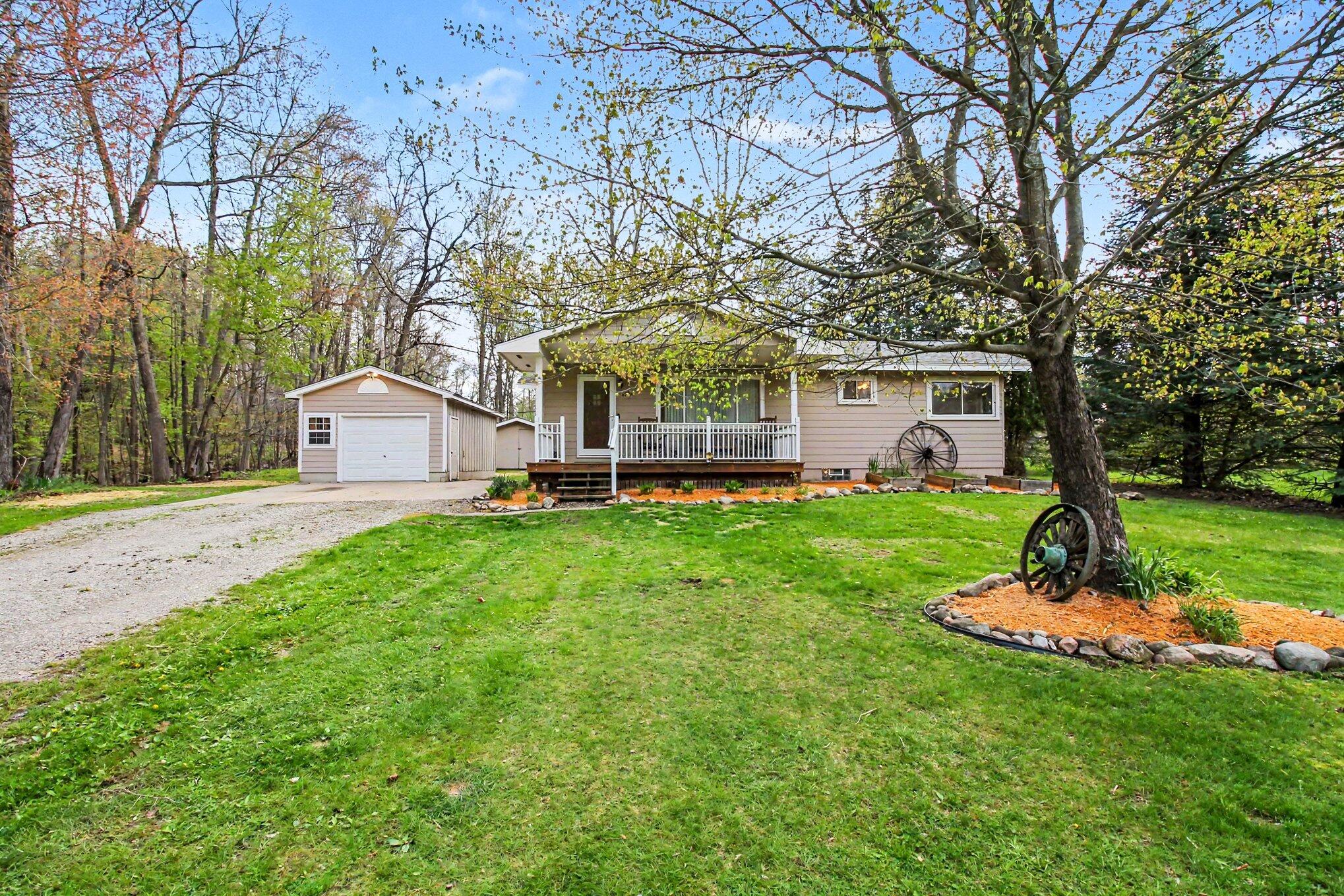 2730 Bullard Road Hartland, MI 48353 - Photo 2 of 29 002_file_7566