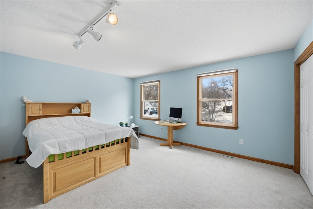 66 Penrose Street West Springfield, MA 01089 - Photo 12 of 31