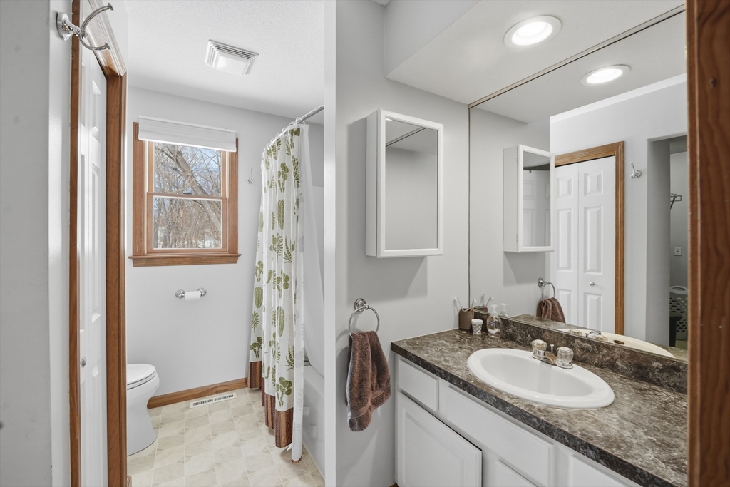 66 Penrose Street West Springfield, MA 01089 - Photo 14 of 31