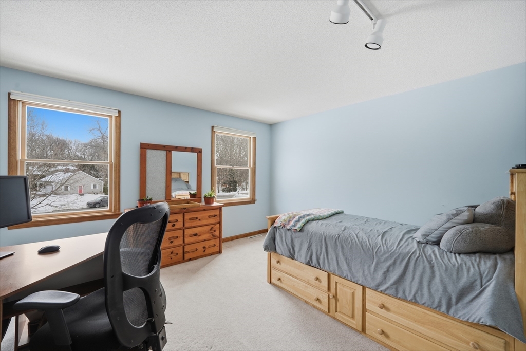 66 Penrose Street West Springfield, MA 01089 - Photo 15 of 31