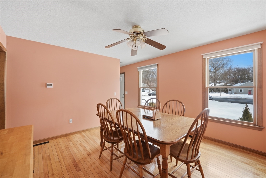 66 Penrose Street West Springfield, MA 01089 - Photo 3 of 31