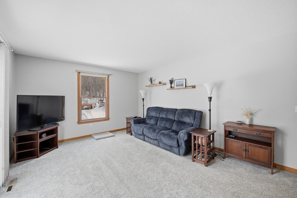 66 Penrose Street West Springfield, MA 01089 - Photo 6 of 31