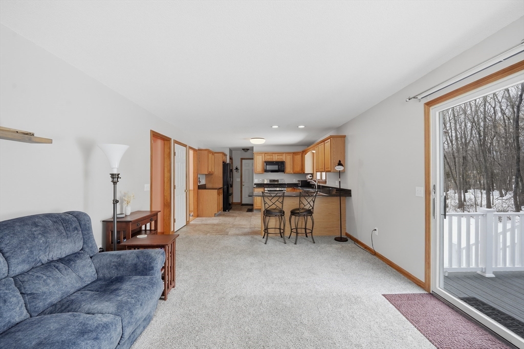 66 Penrose Street West Springfield, MA 01089 - Photo 7 of 31