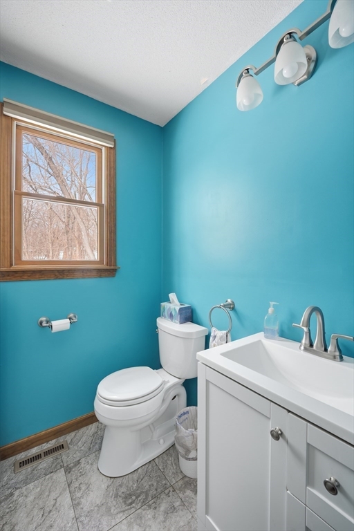 66 Penrose Street West Springfield, MA 01089 - Photo 10 of 31