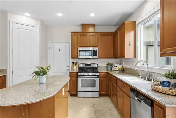 $635,000 | 621 Del Mar Circle, Vacaville, CA 95688