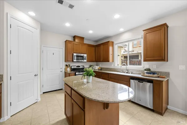 $635,000 | 621 Del Mar Circle, Vacaville, CA 95688