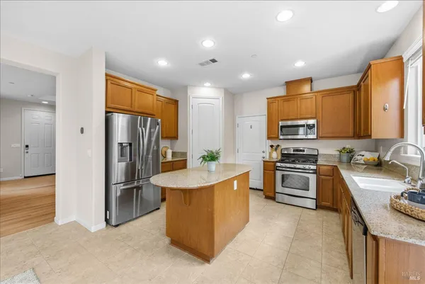 $635,000 | 621 Del Mar Circle, Vacaville, CA 95688