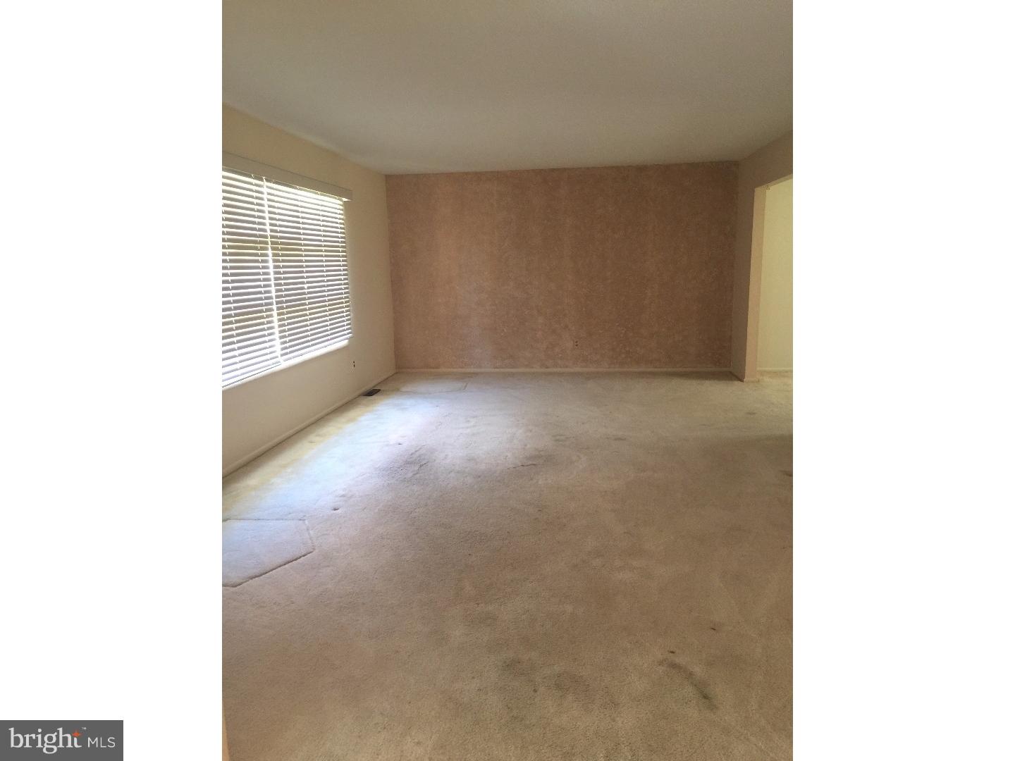 105 Chatham Road Mount Laurel, NJ 08054 - Photo 3 of 23 Living Room