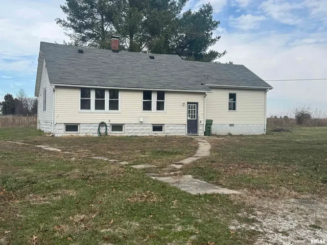 $130,000 | 23392 North Il Highway, Dix, IL 62830