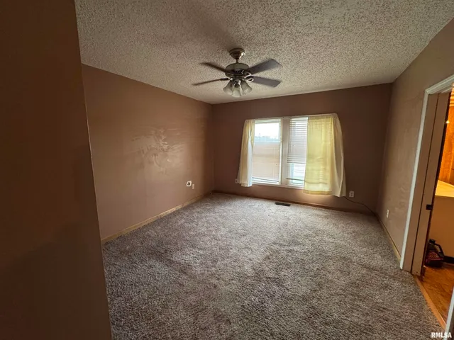 $130,000 | 23392 North Il Highway, Dix, IL 62830