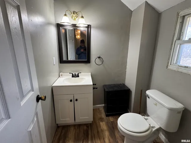 $130,000 | 23392 North Il Highway, Dix, IL 62830