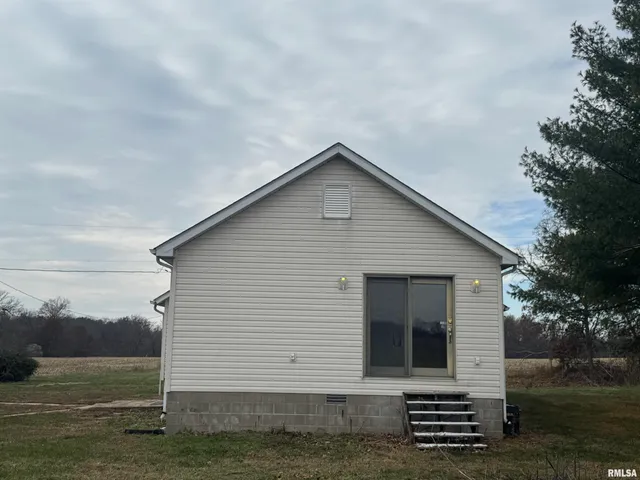 $130,000 | 23392 North Il Highway, Dix, IL 62830